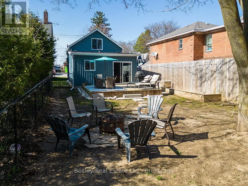 153 TROWBRIDGE STREET W