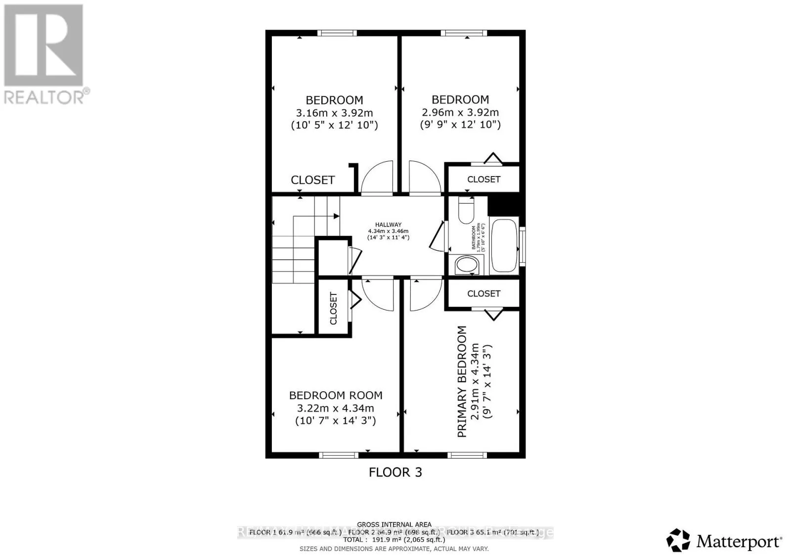 904 PINEWOOD CRESCENT