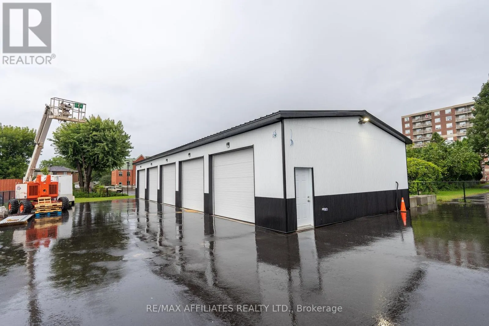 26 FIRST (GARAGE) STREET W