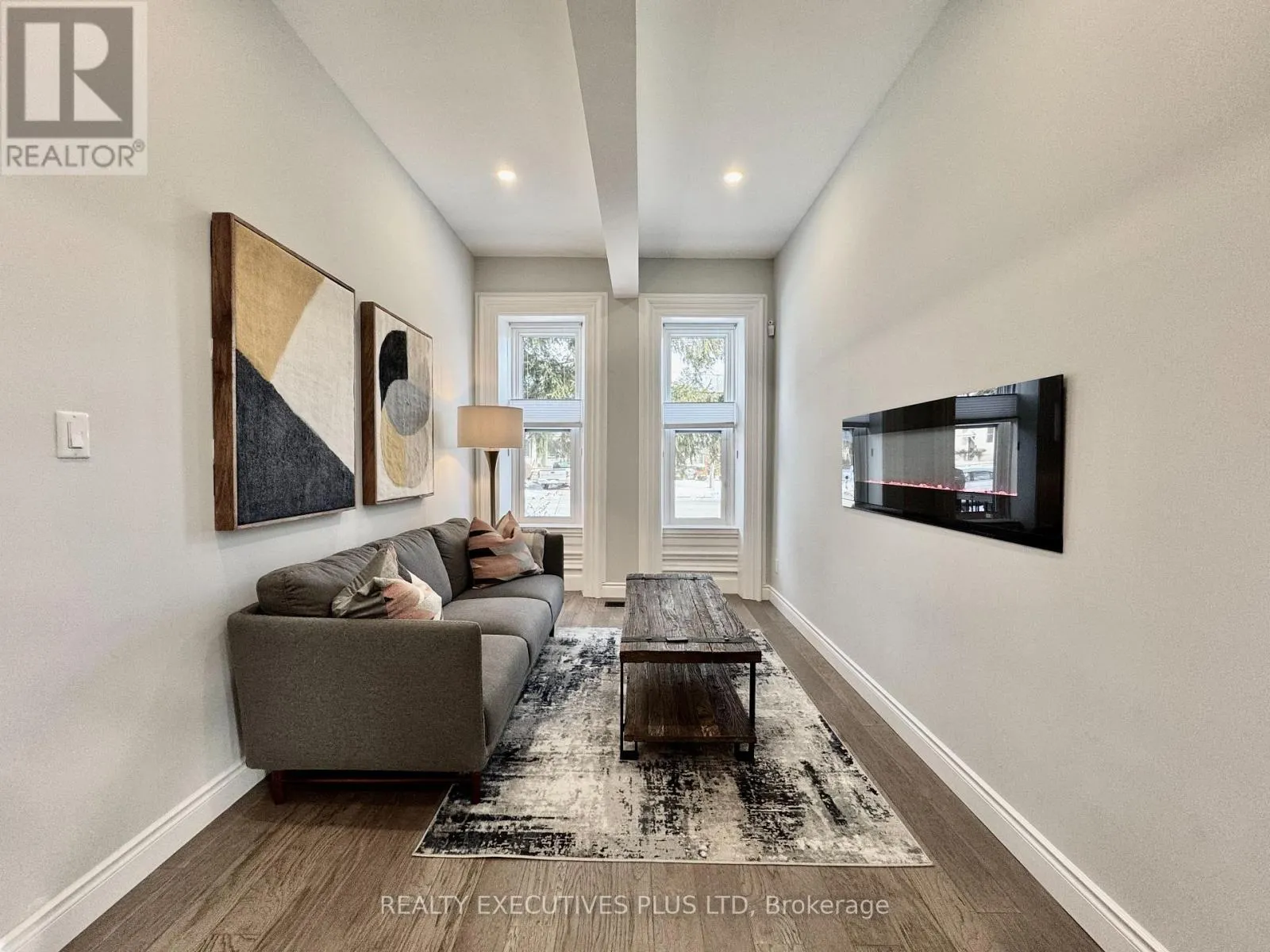 6 ELGIN STREET N
