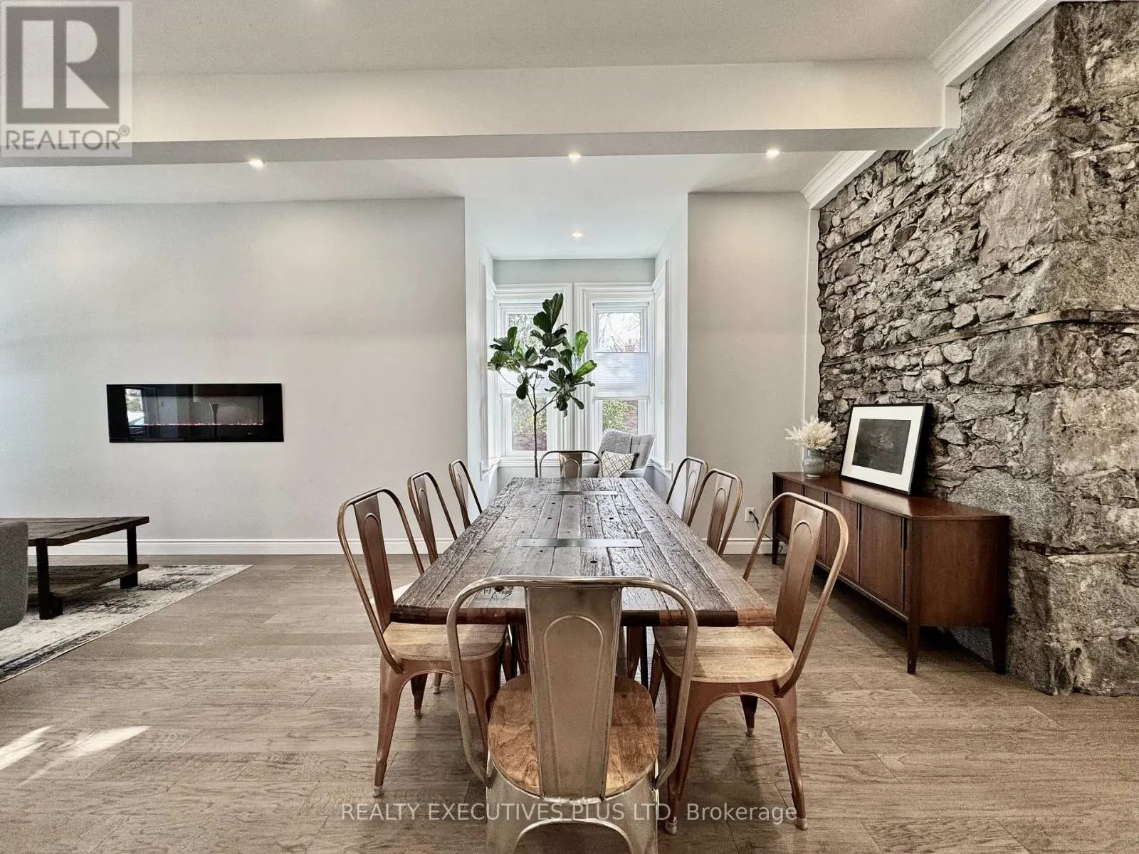 6 ELGIN STREET N