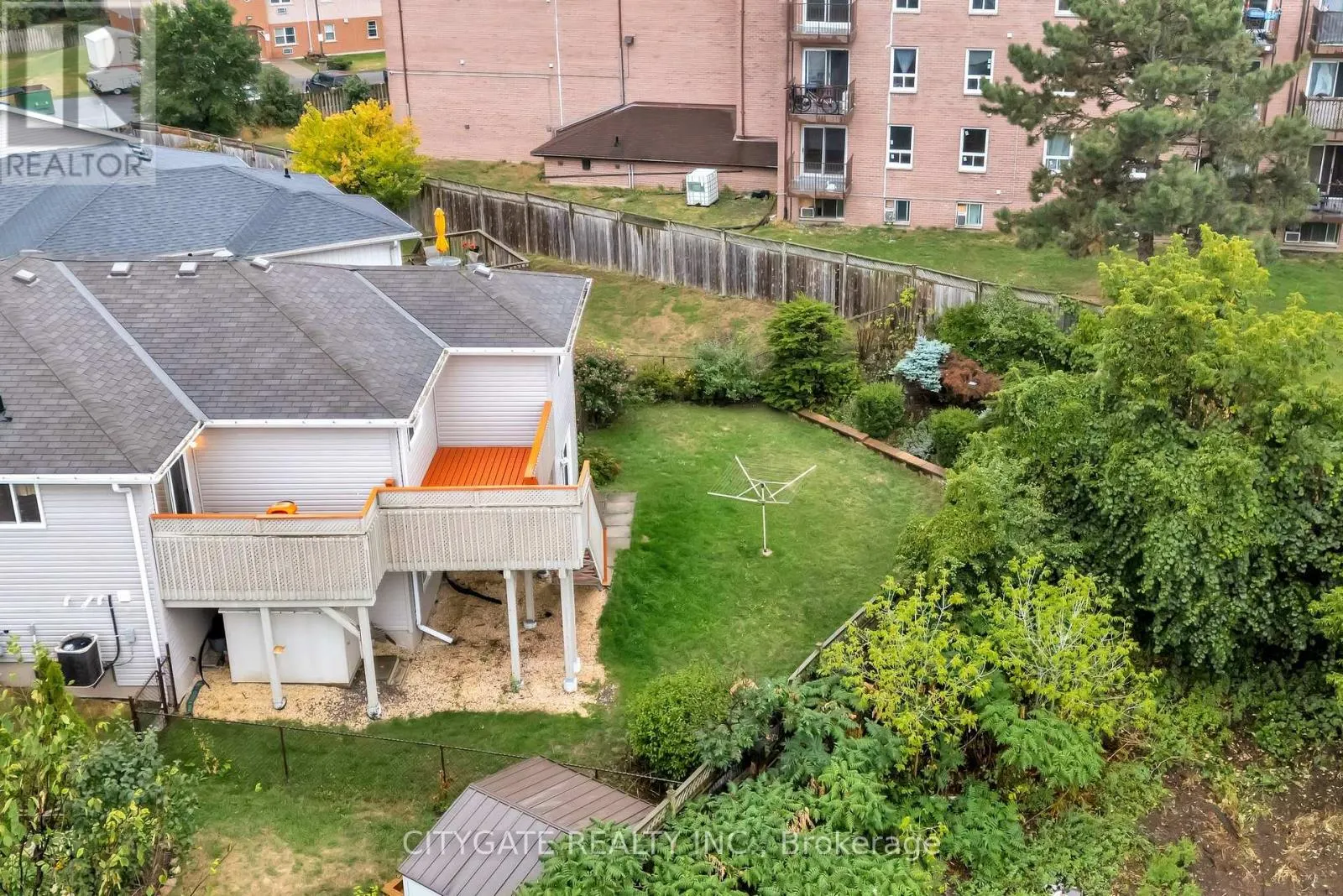 43 FOLLWELL CRESCENT