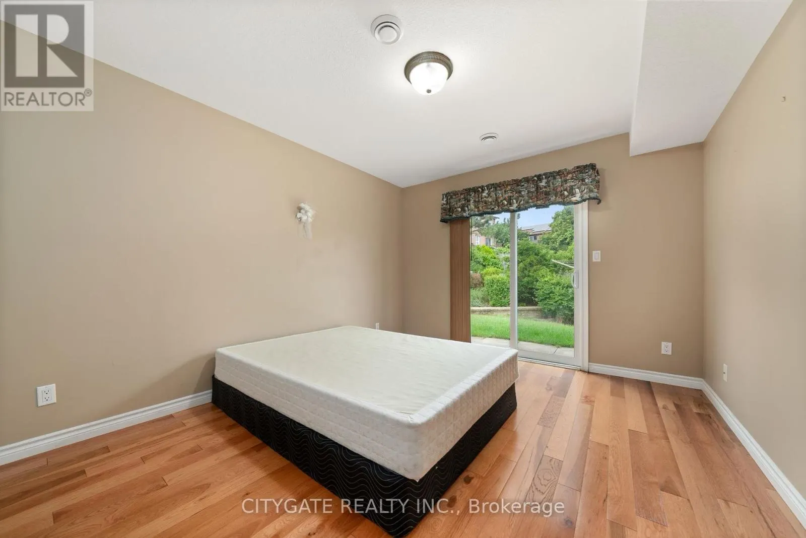 43 FOLLWELL CRESCENT