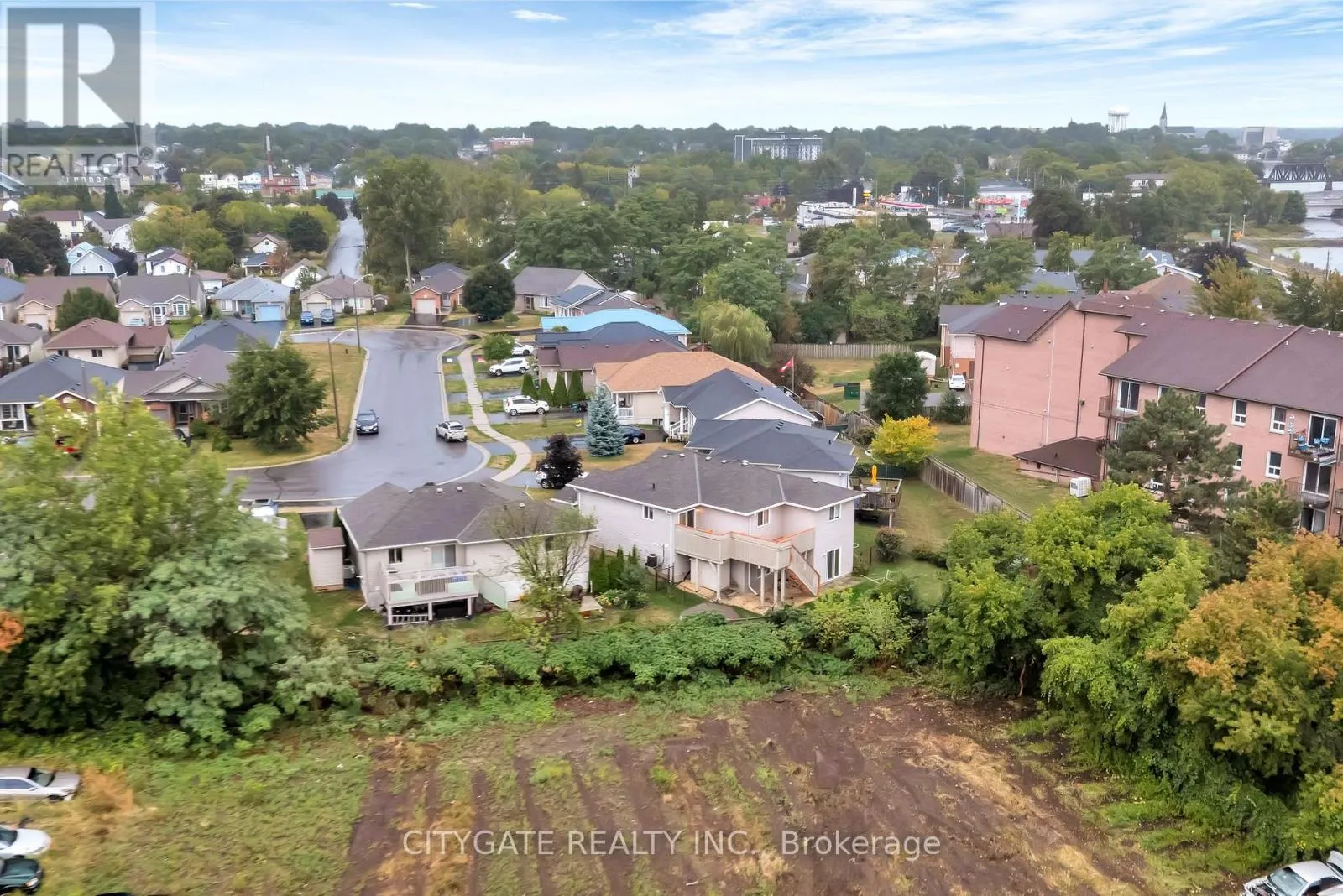 43 FOLLWELL CRESCENT