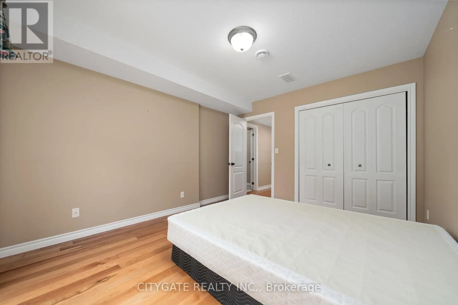 43 FOLLWELL CRESCENT