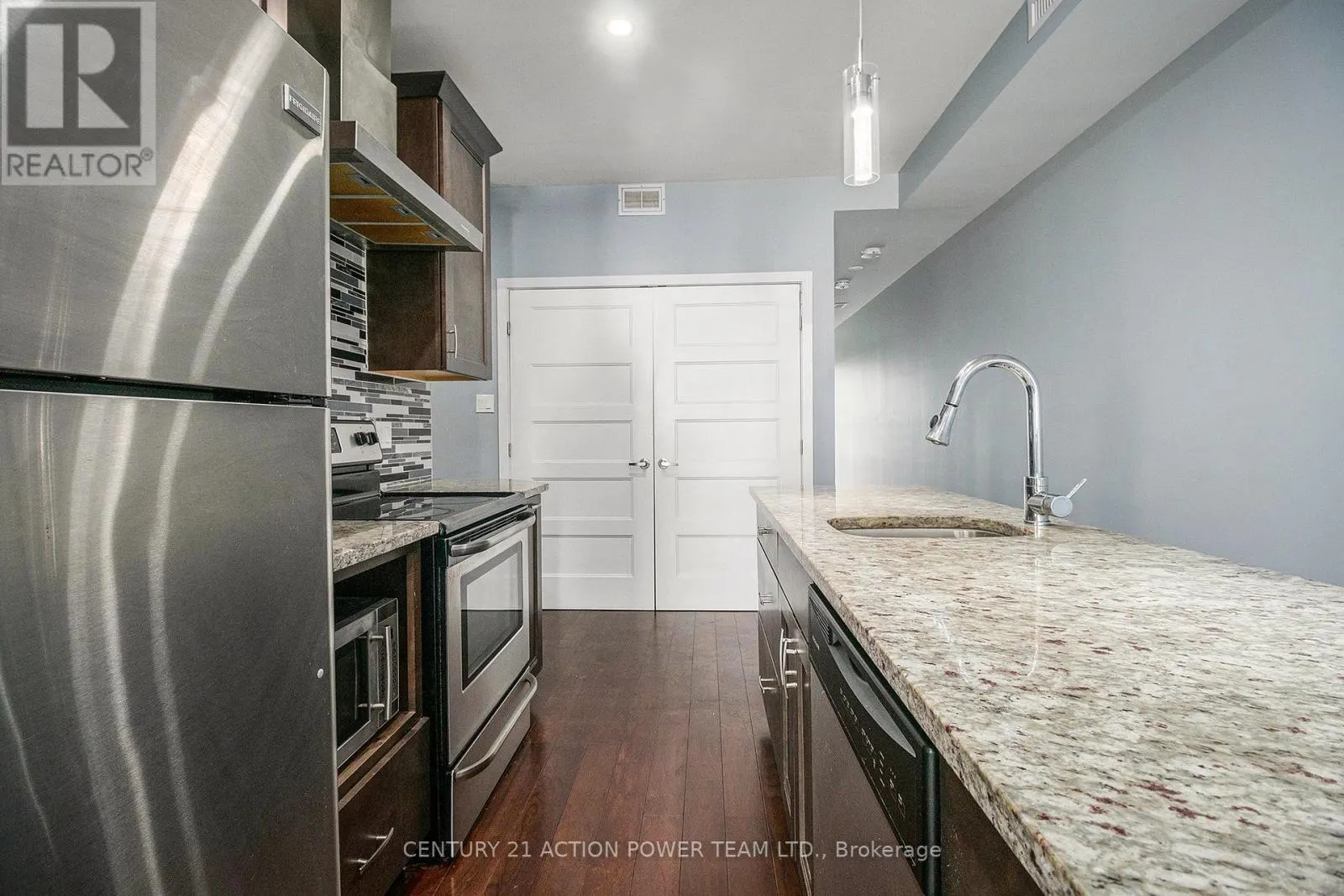 B - 453 BOOTH STREET