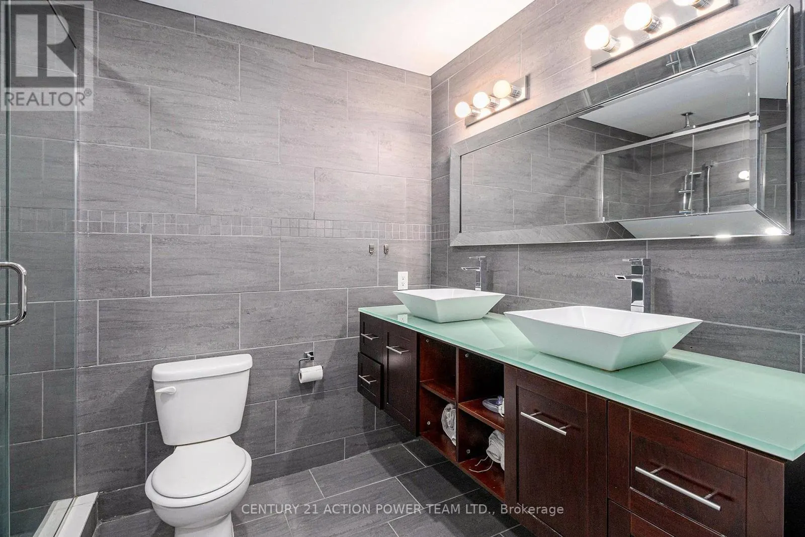 B - 453 BOOTH STREET