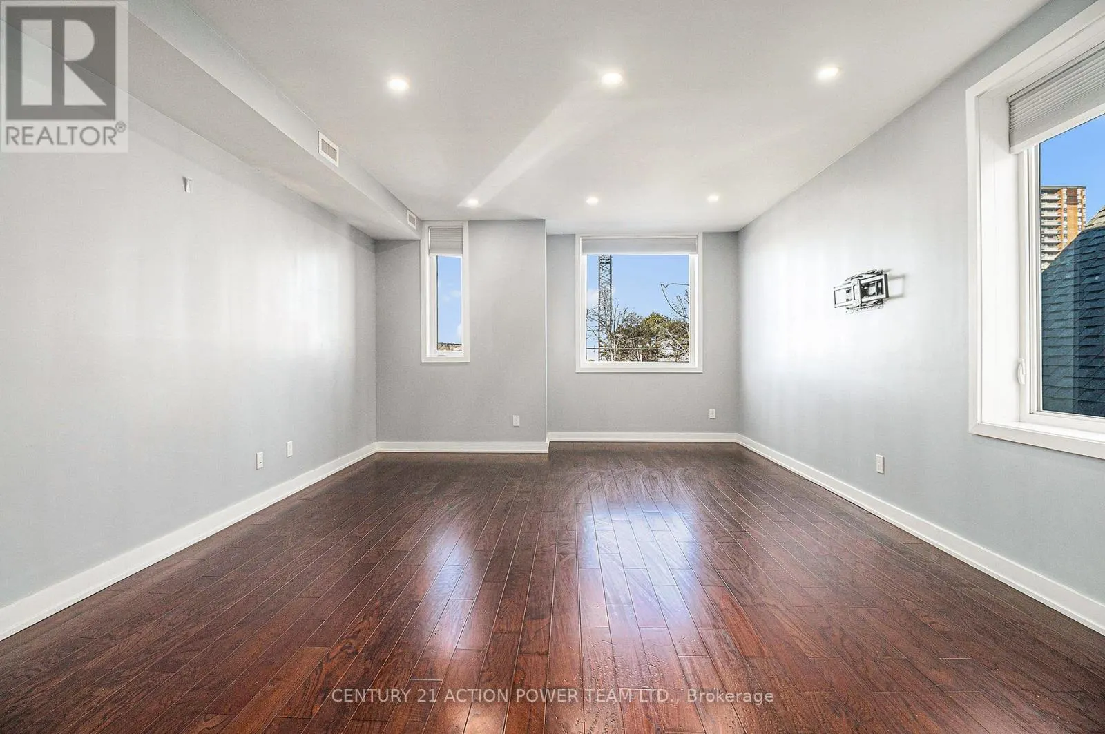 B - 453 BOOTH STREET