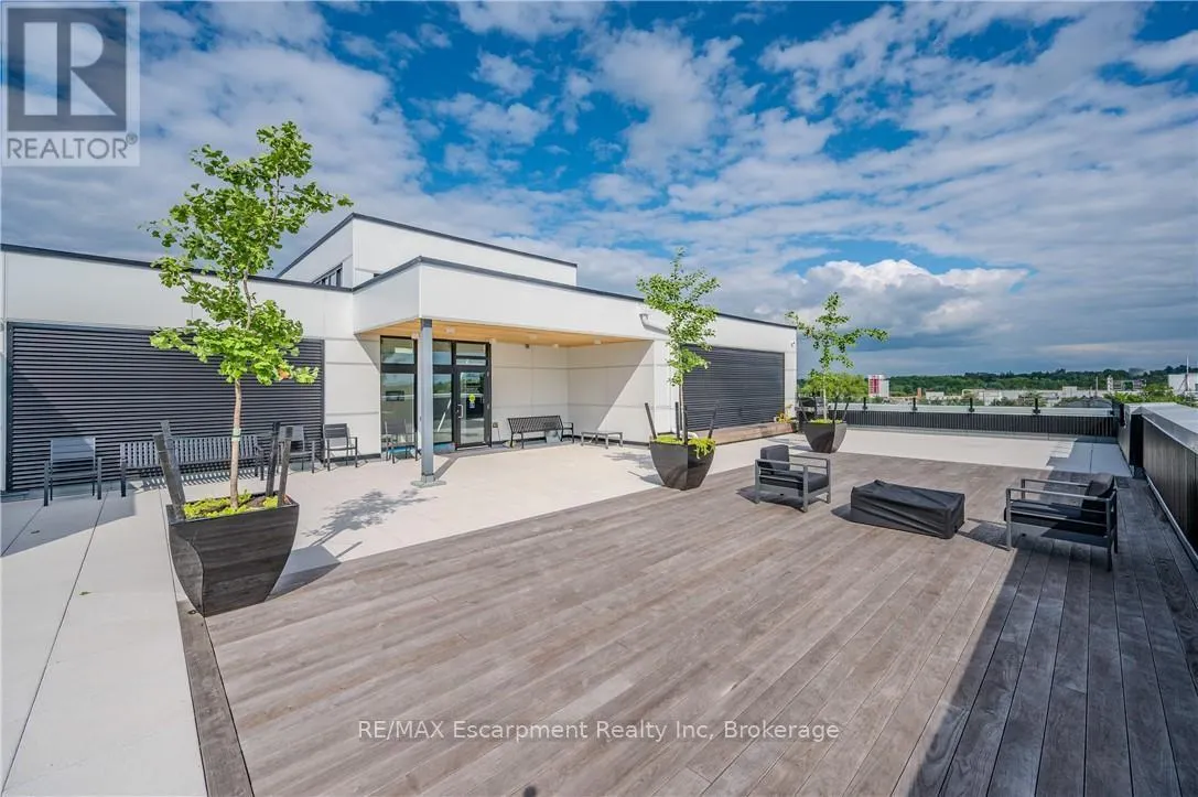 528 - 120 HURON STREET, #528