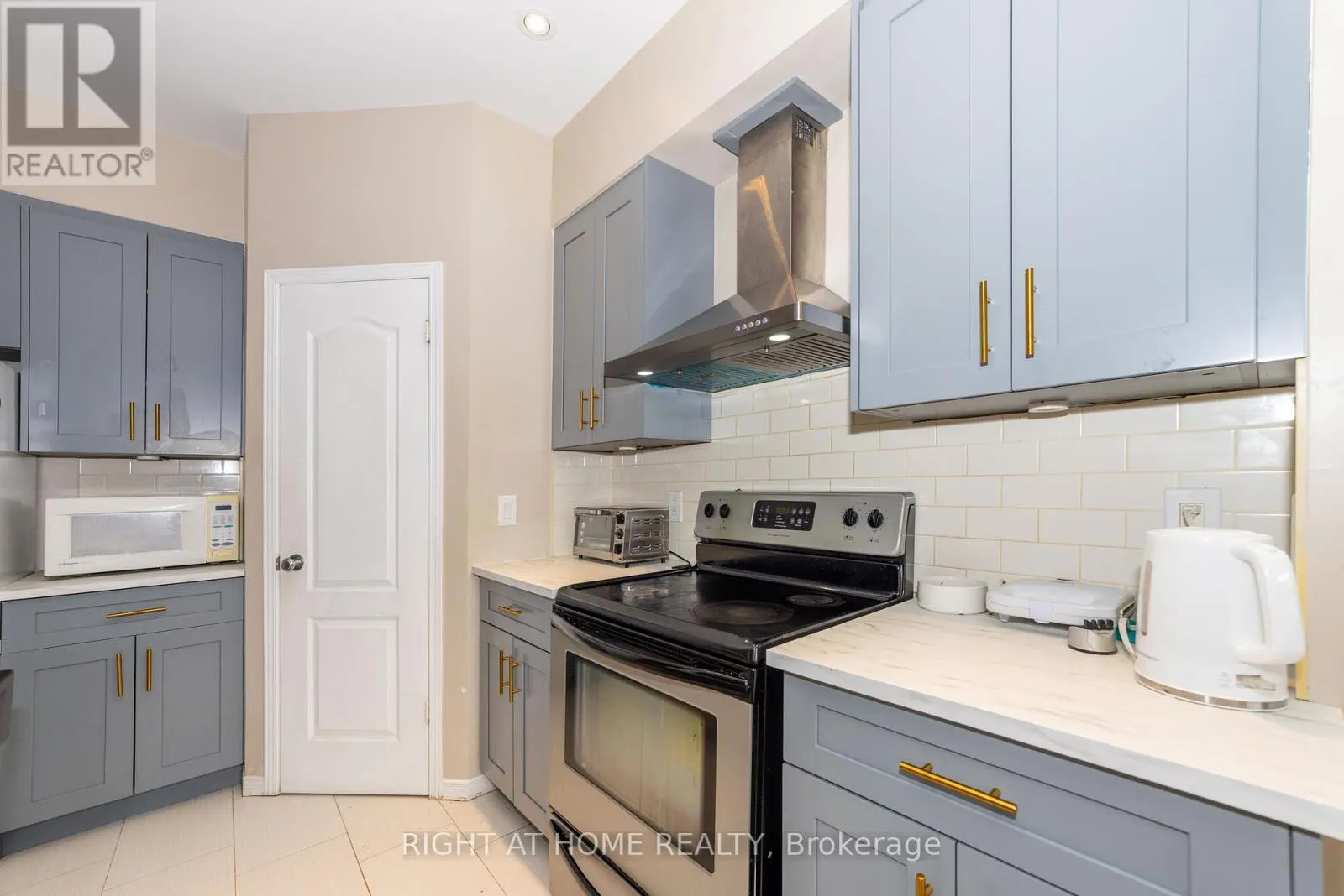 241 BADGELEY AVENUE