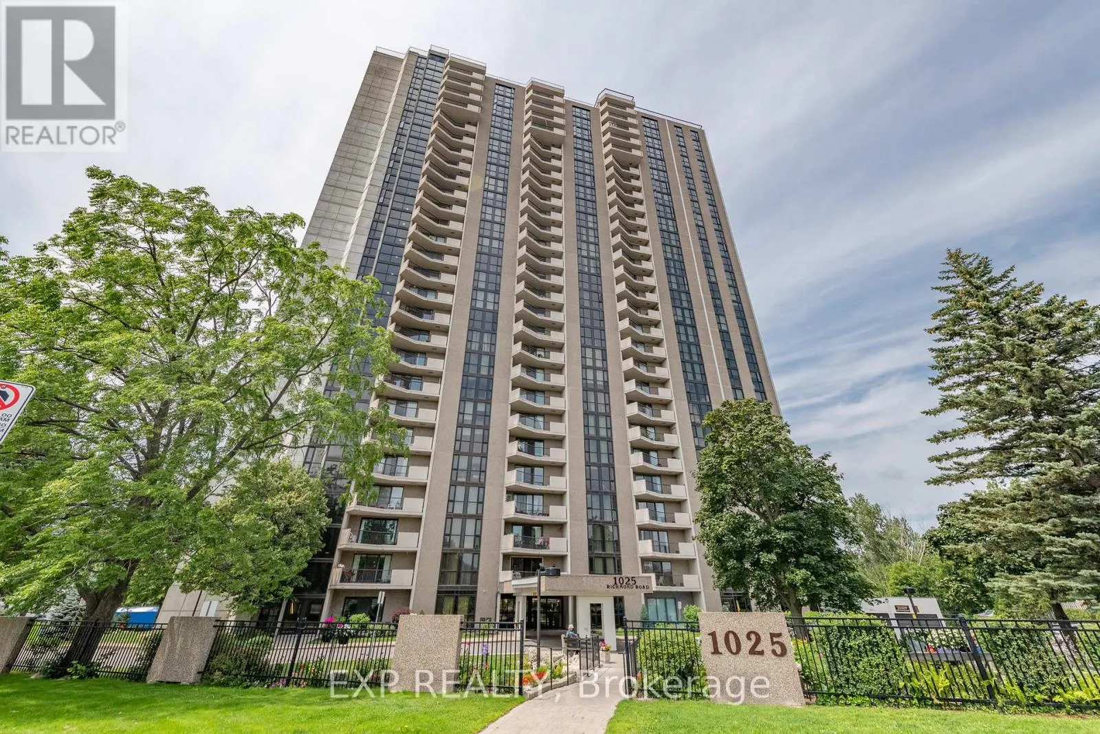 304 - 1025 RICHMOND ROAD