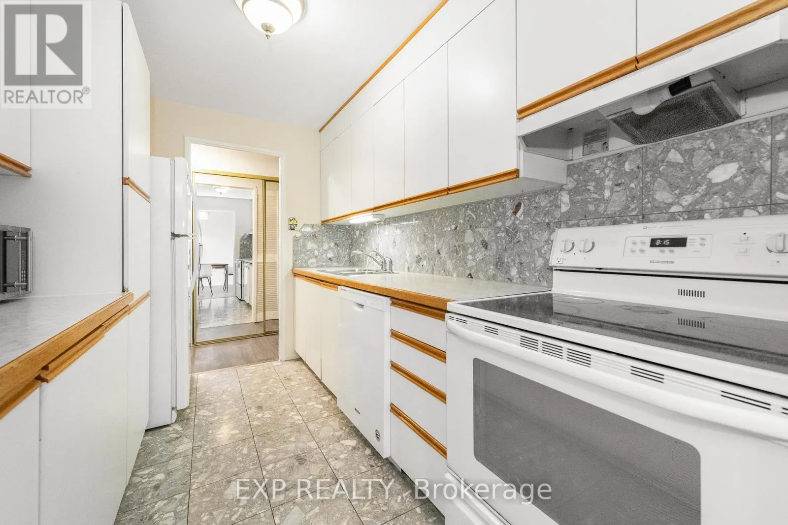 304 - 1025 RICHMOND ROAD