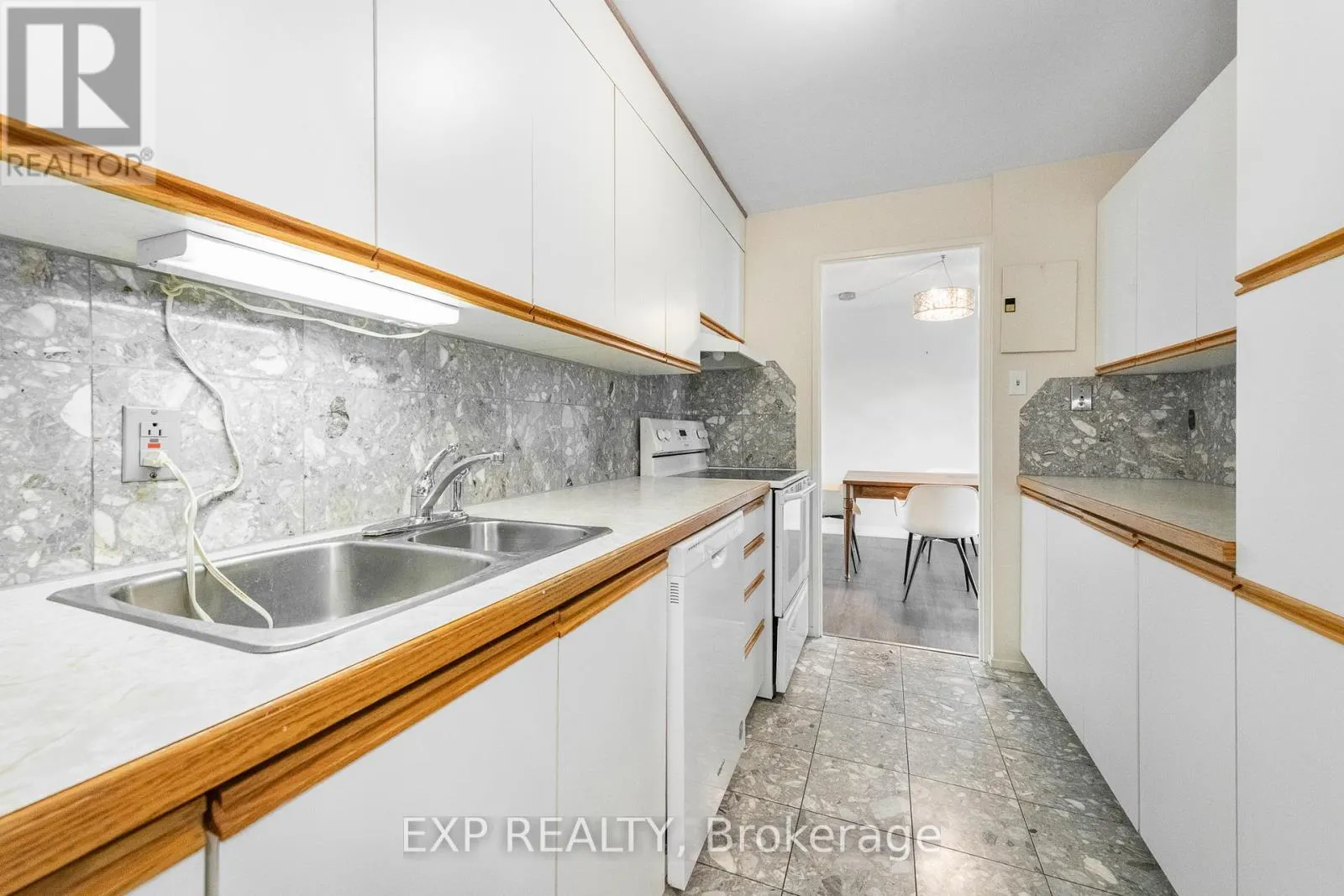 304 - 1025 RICHMOND ROAD