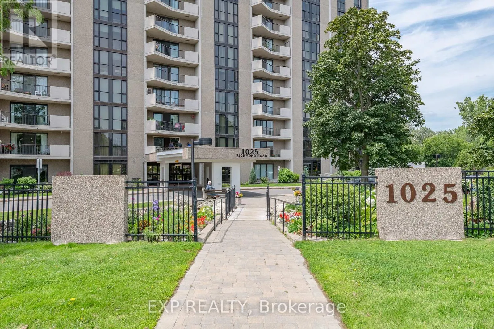 304 - 1025 RICHMOND ROAD