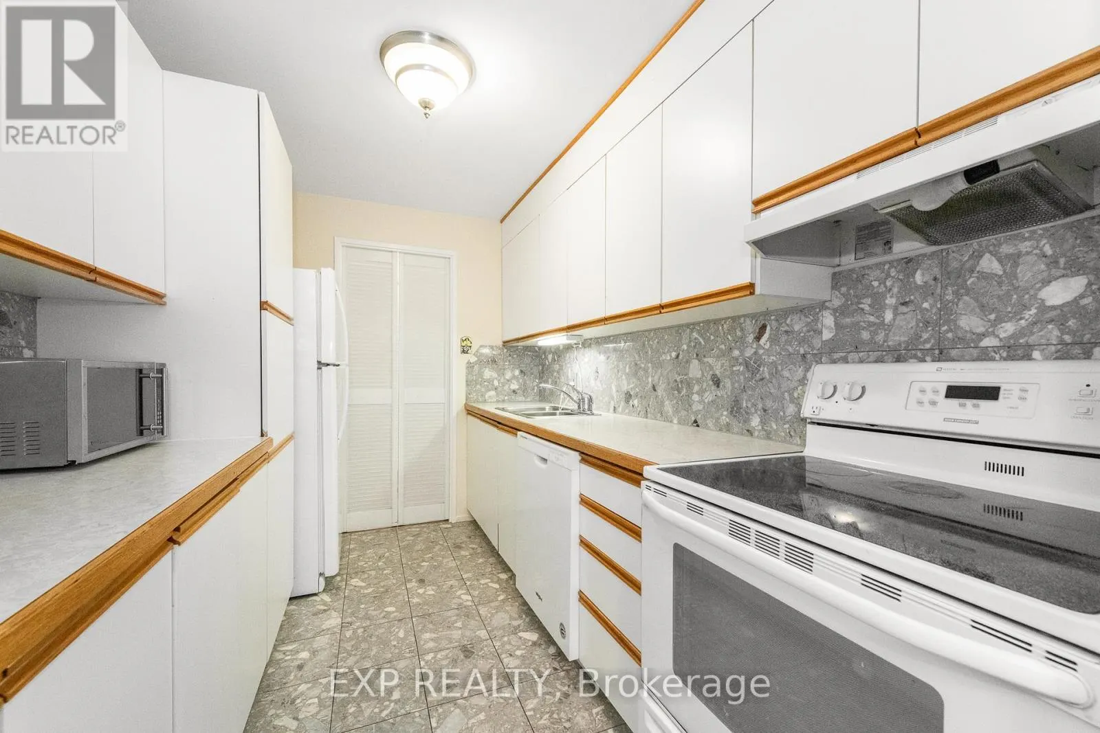 304 - 1025 RICHMOND ROAD
