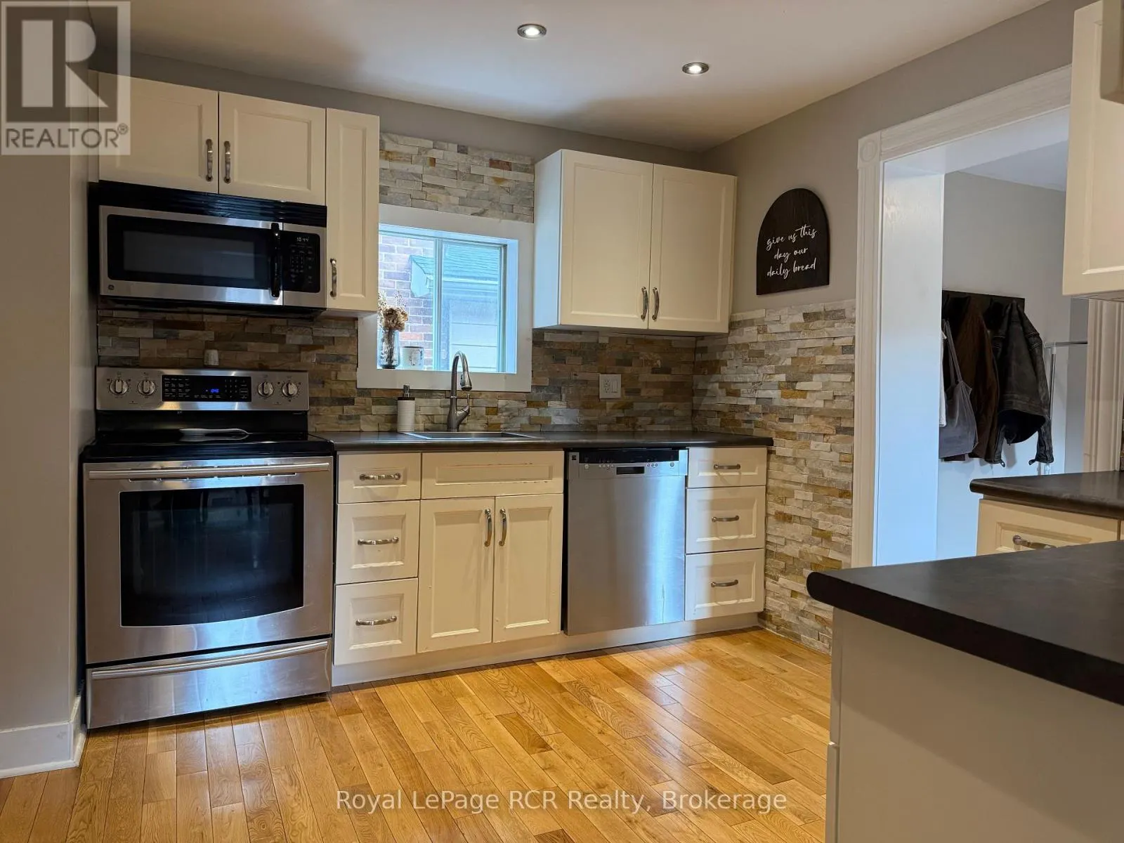 312 18TH STREET W