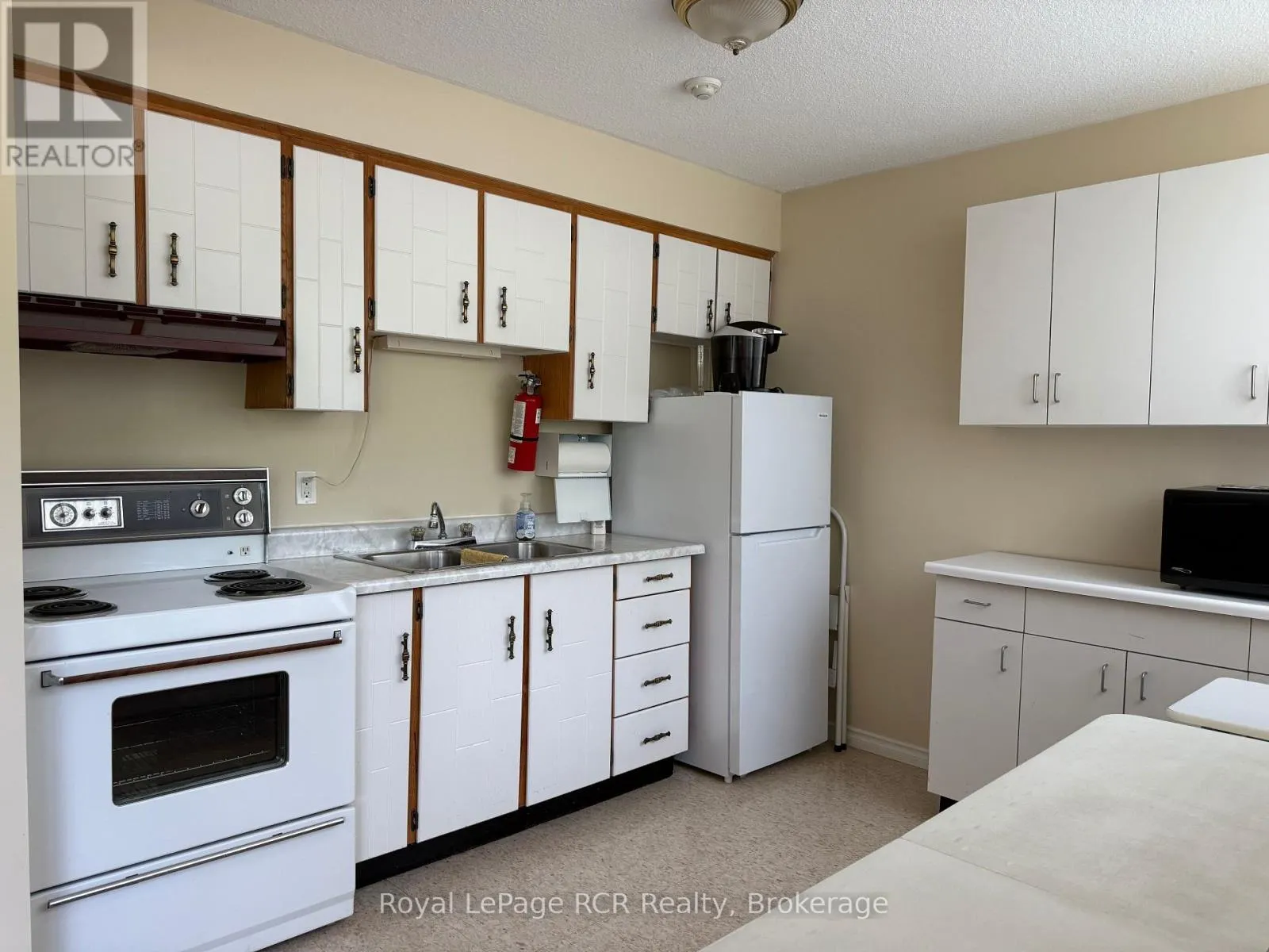 410 - 860 9TH STREET E, #410