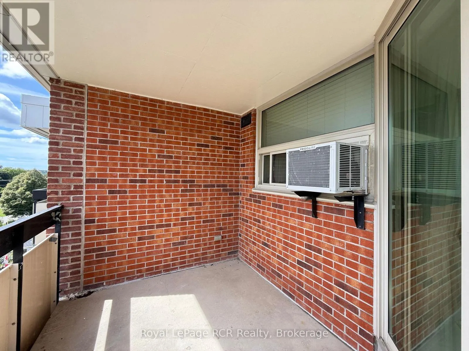 410 - 860 9TH STREET E, #410