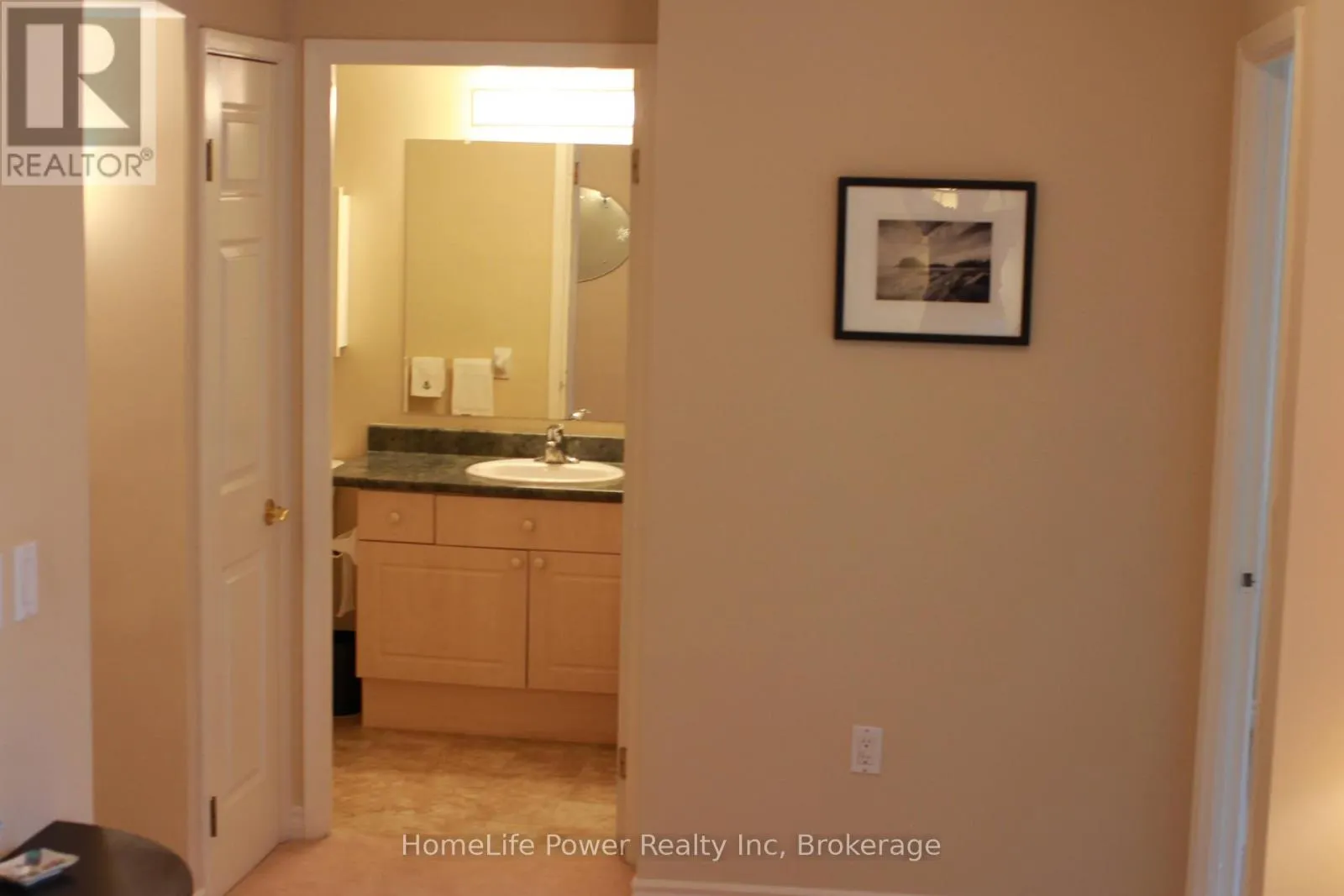 208 - 20 ST GEORGE STREET, #208