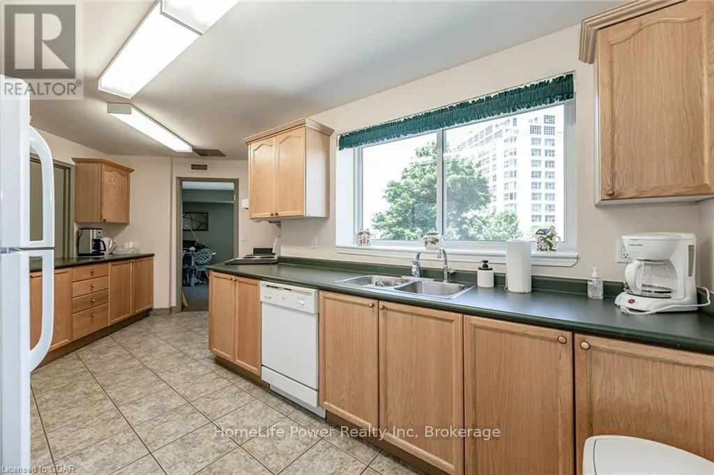208 - 20 ST GEORGE STREET, #208