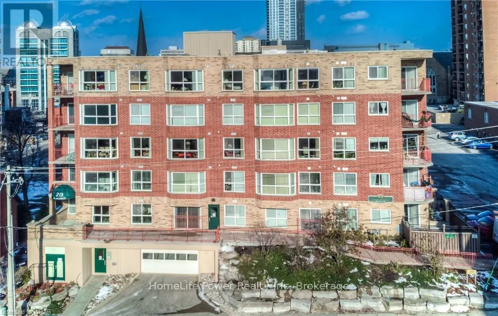 208 - 20 ST GEORGE STREET, #208