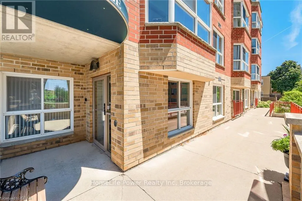 208 - 20 ST GEORGE STREET, #208