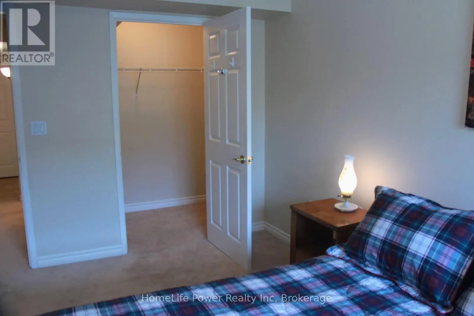 208 - 20 ST GEORGE STREET, #208