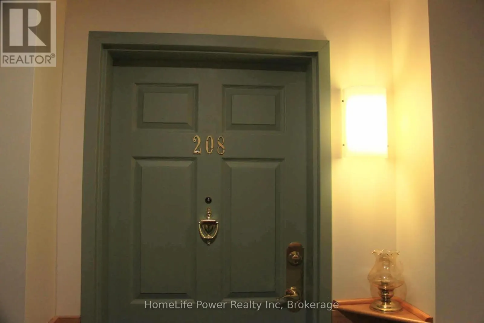 208 - 20 ST GEORGE STREET, #208