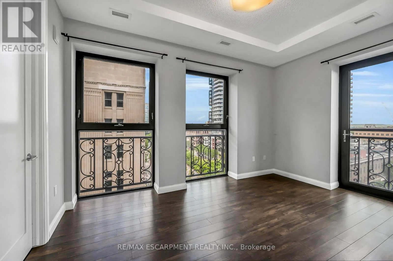 705 - 112 KING STREET E