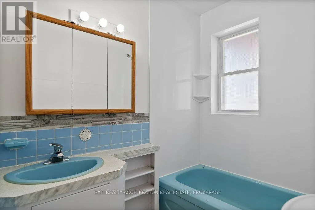 28 SUNSET CRESCENT