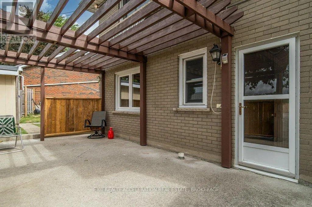 28 SUNSET CRESCENT