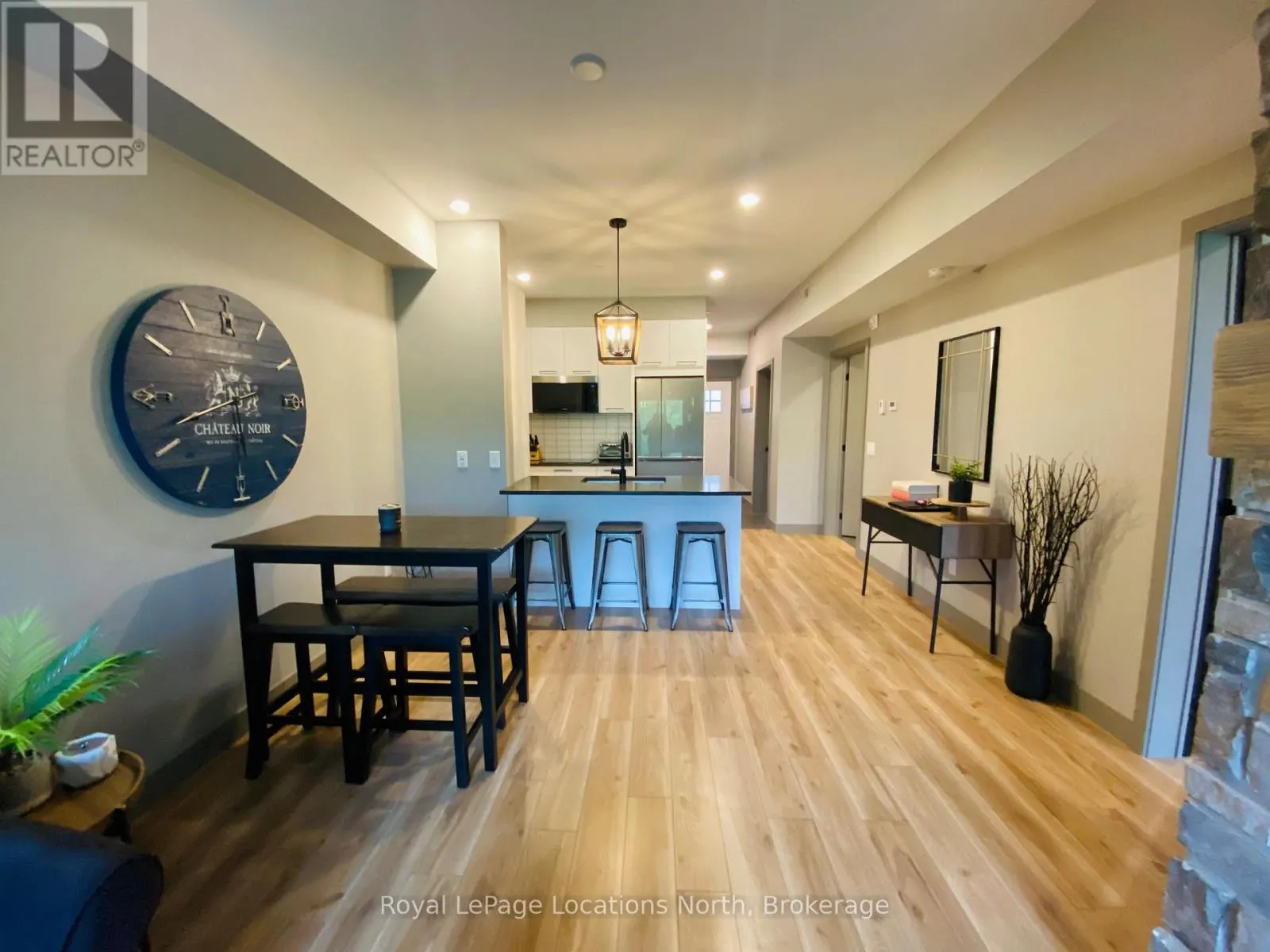 302 - 18 BECKWITH LANE, #302