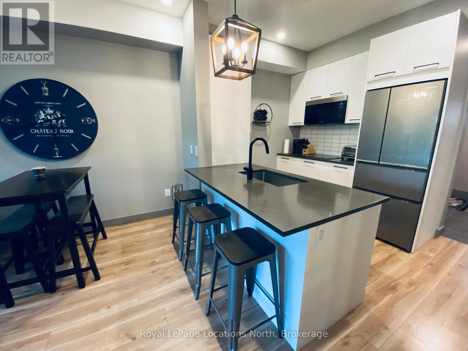 302 - 18 BECKWITH LANE, #302