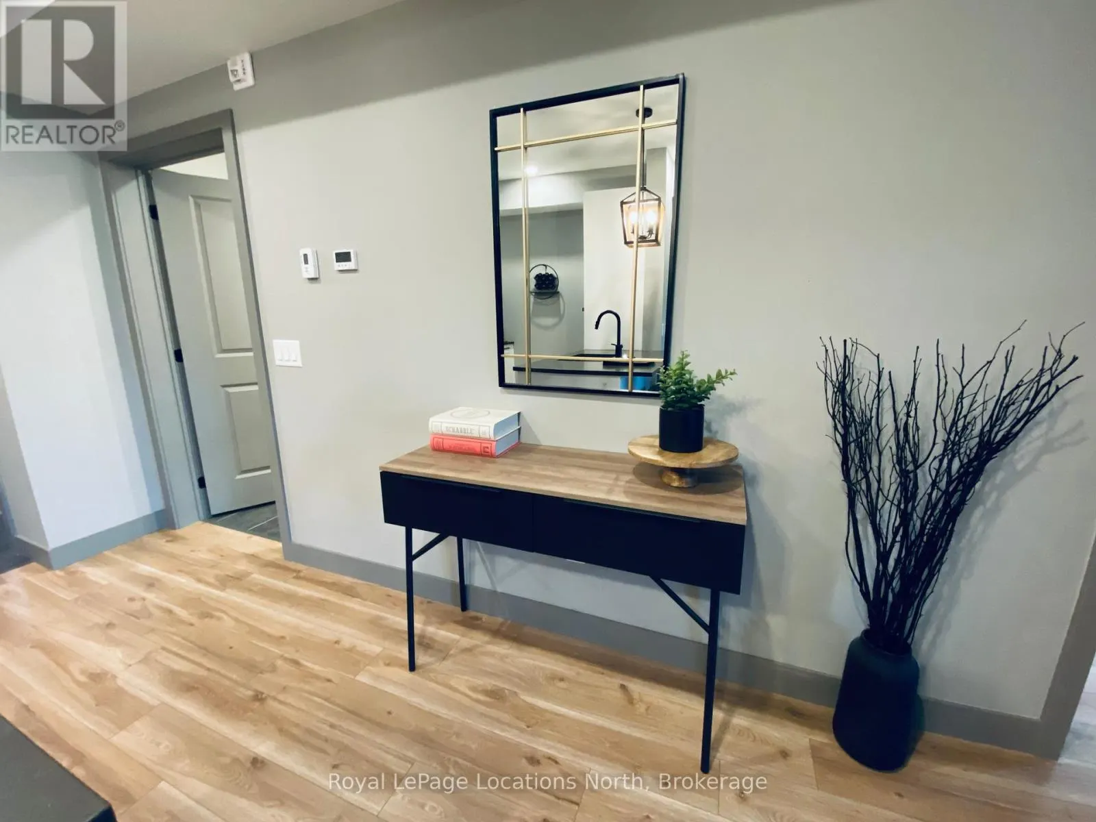 302 - 18 BECKWITH LANE, #302