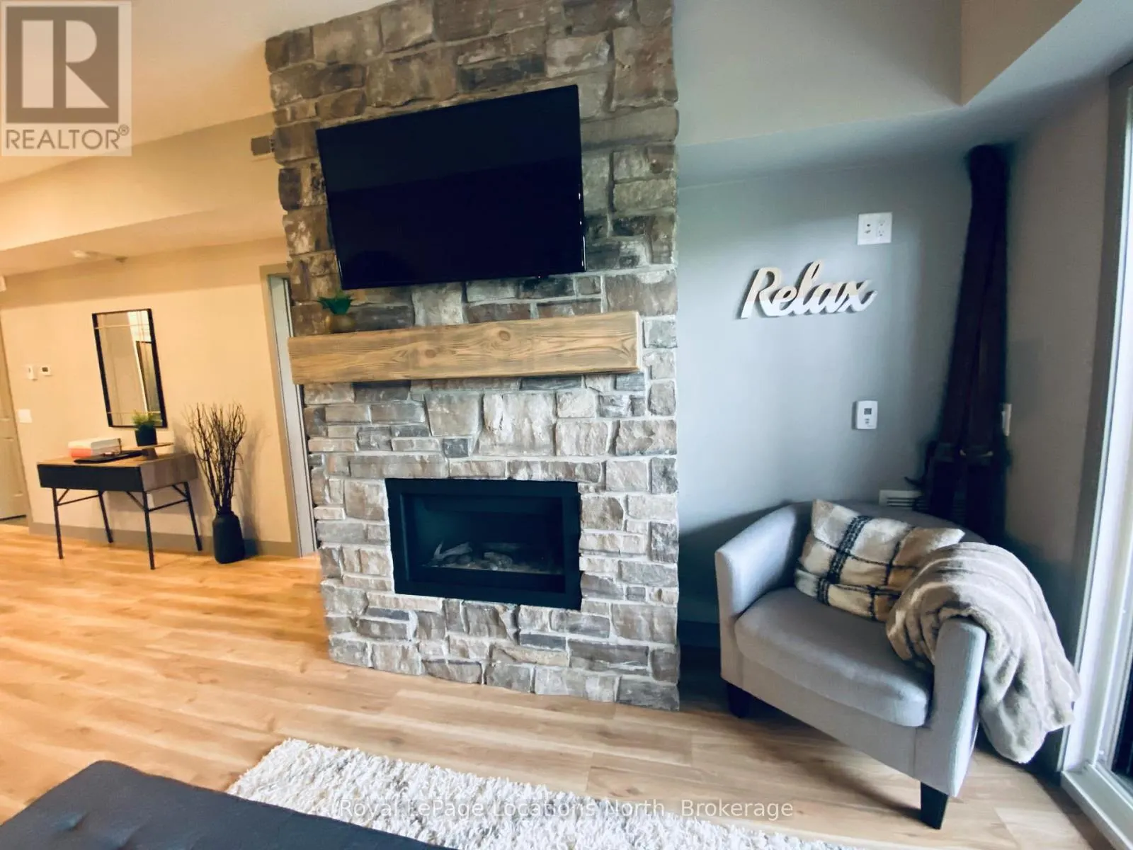 302 - 18 BECKWITH LANE, #302