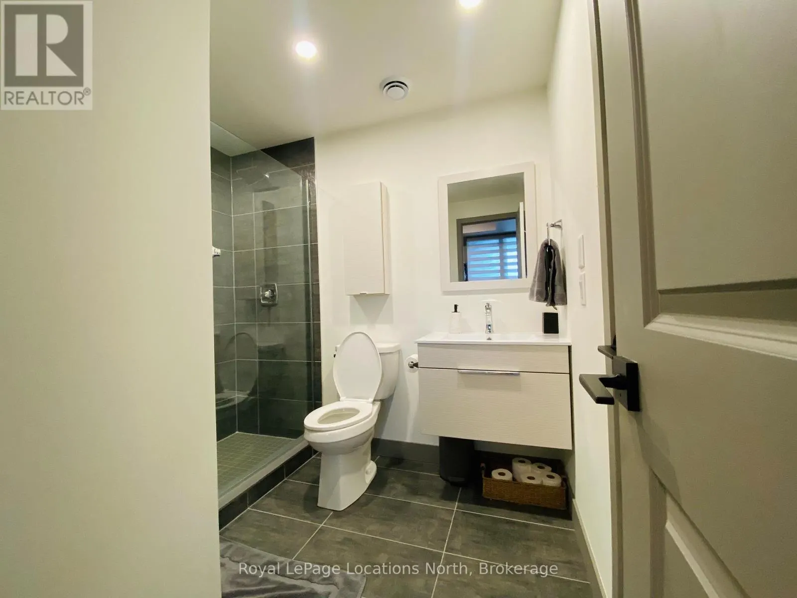 302 - 18 BECKWITH LANE, #302