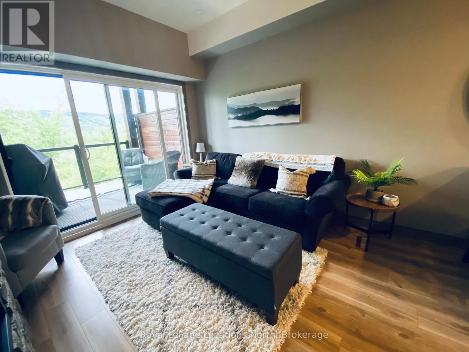 302 - 18 BECKWITH LANE, #302
