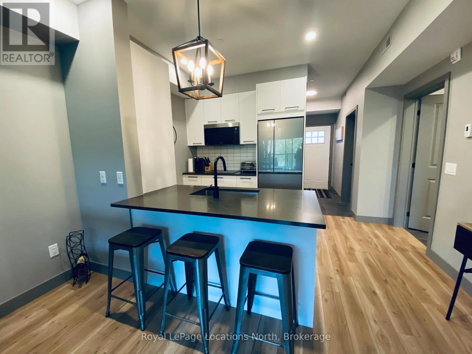 302 - 18 BECKWITH LANE, #302