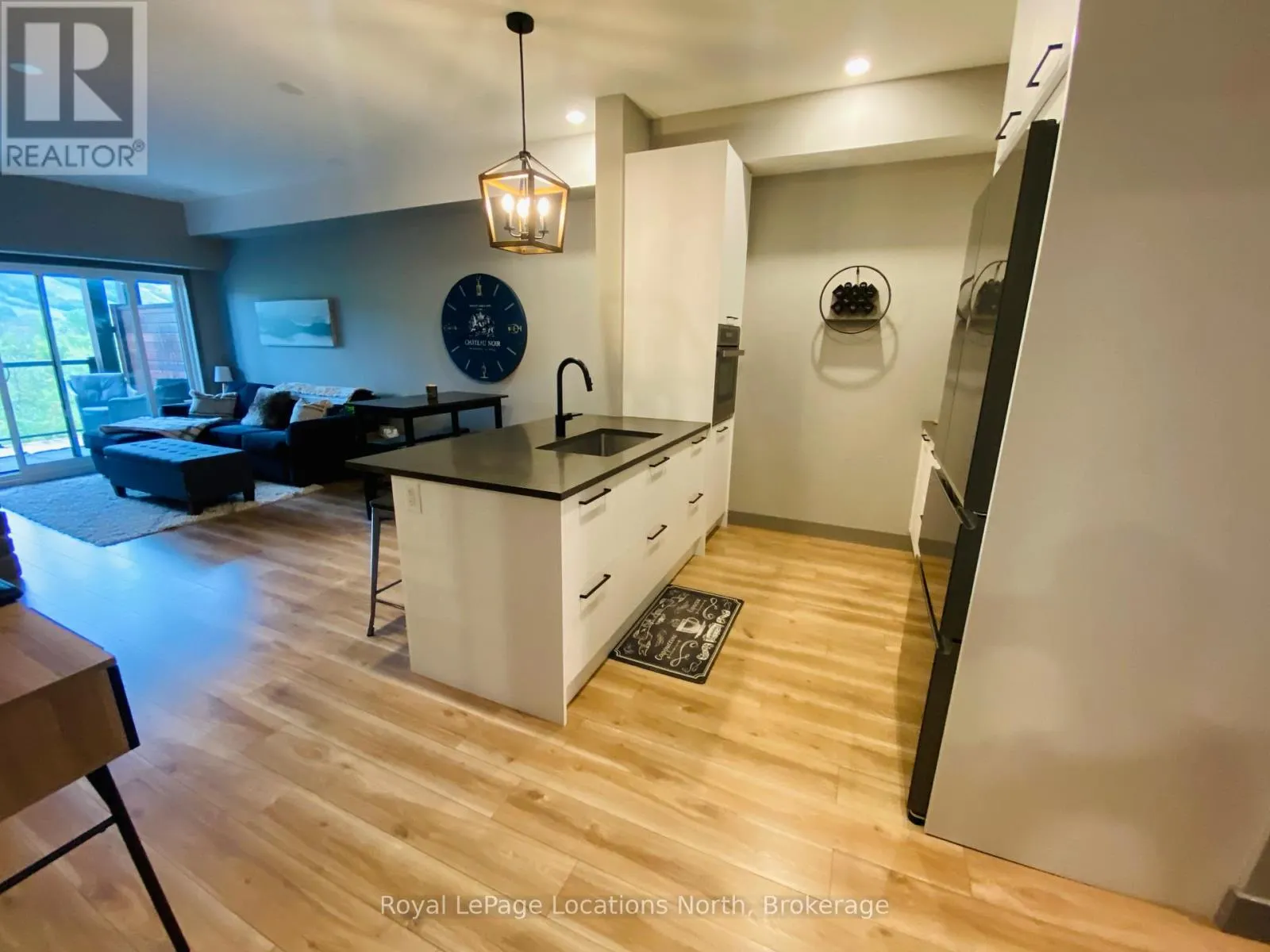 302 - 18 BECKWITH LANE, #302