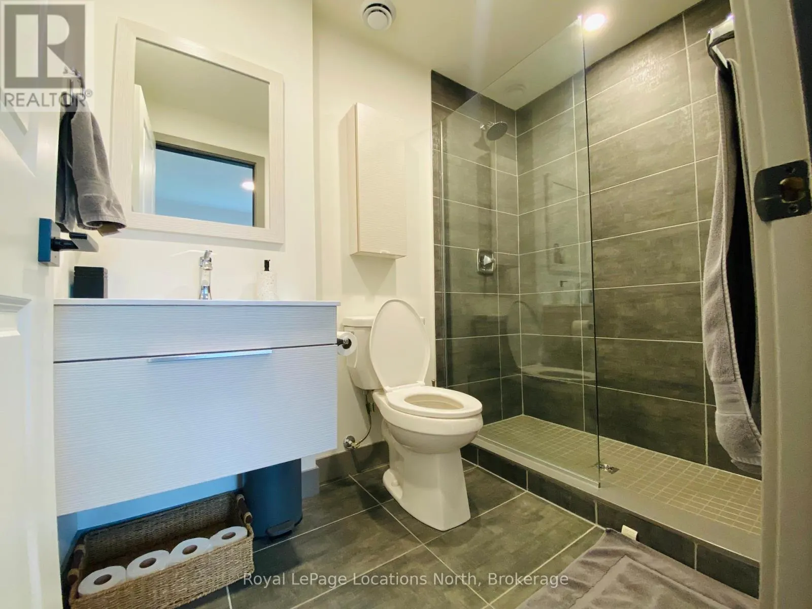 302 - 18 BECKWITH LANE, #302