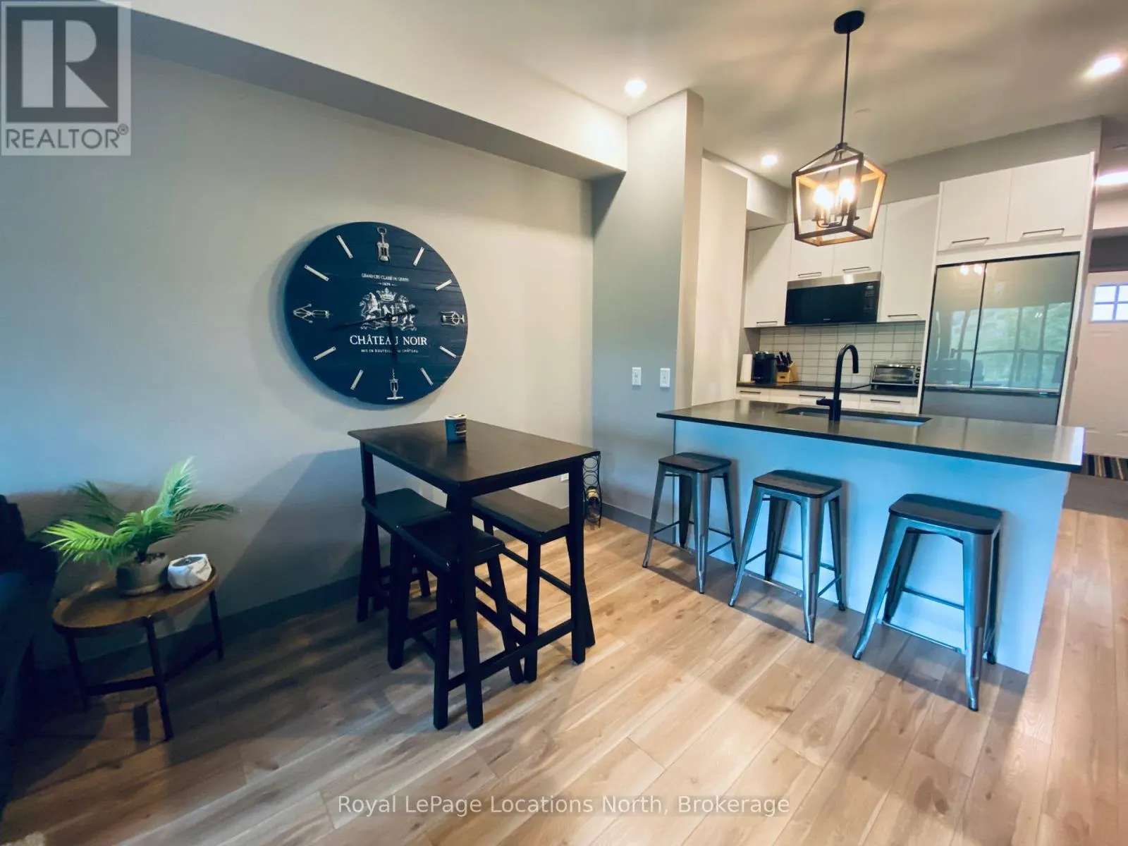 302 - 18 BECKWITH LANE, #302