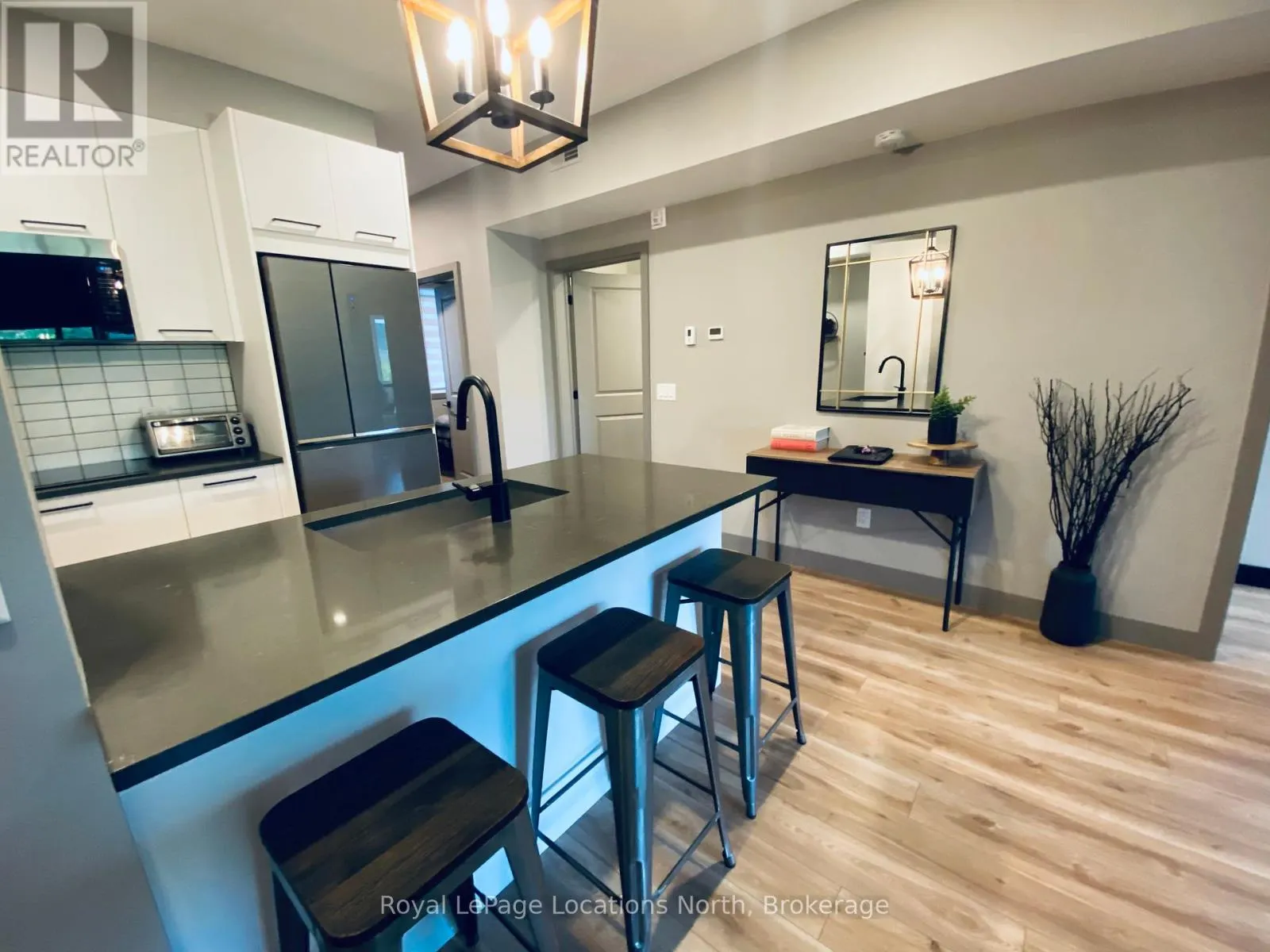 302 - 18 BECKWITH LANE, #302