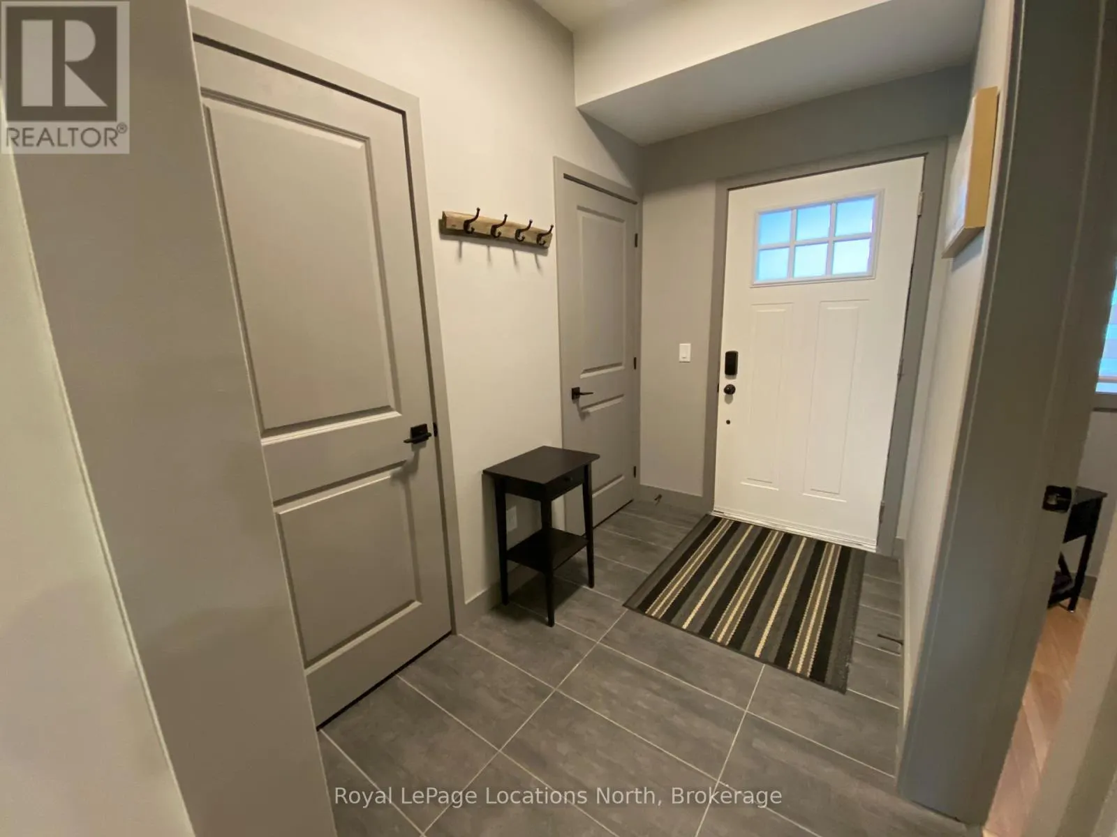 302 - 18 BECKWITH LANE, #302