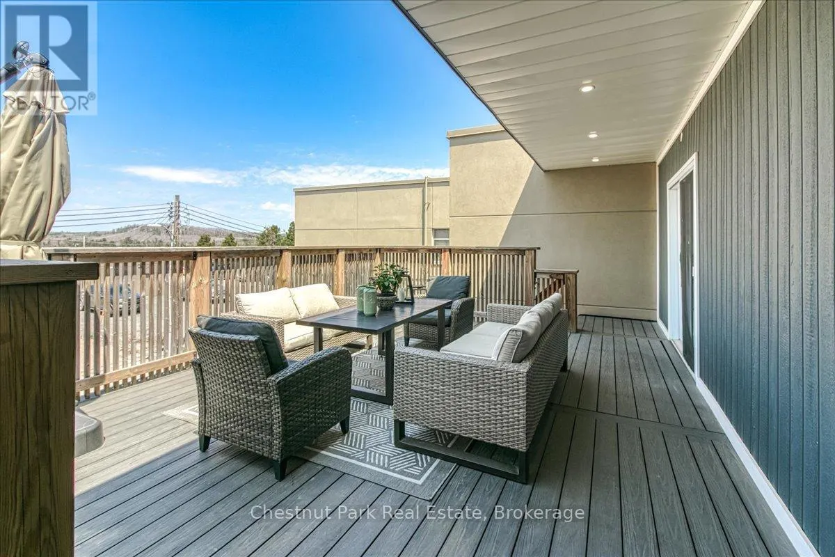 8 GEORGE WALK