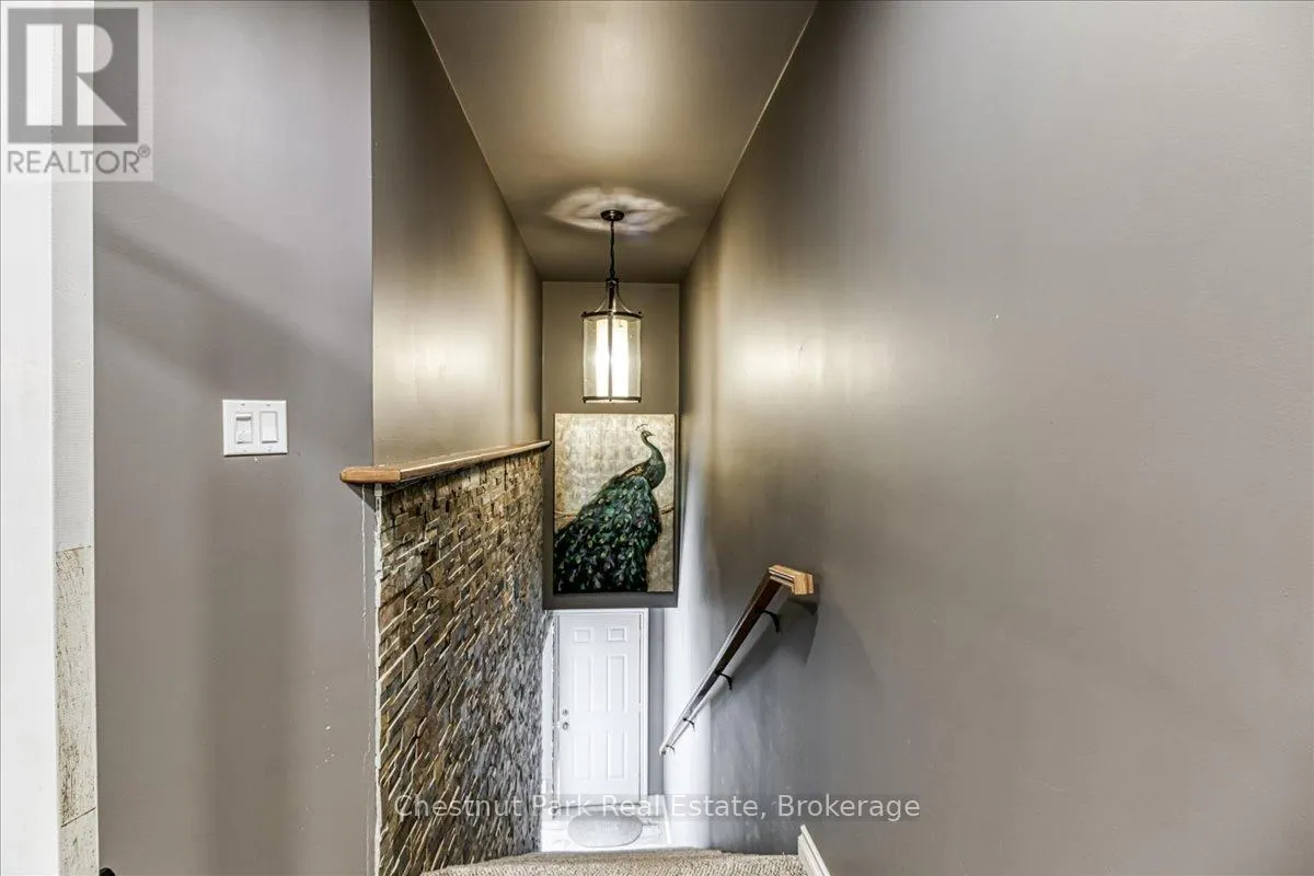 8 GEORGE WALK