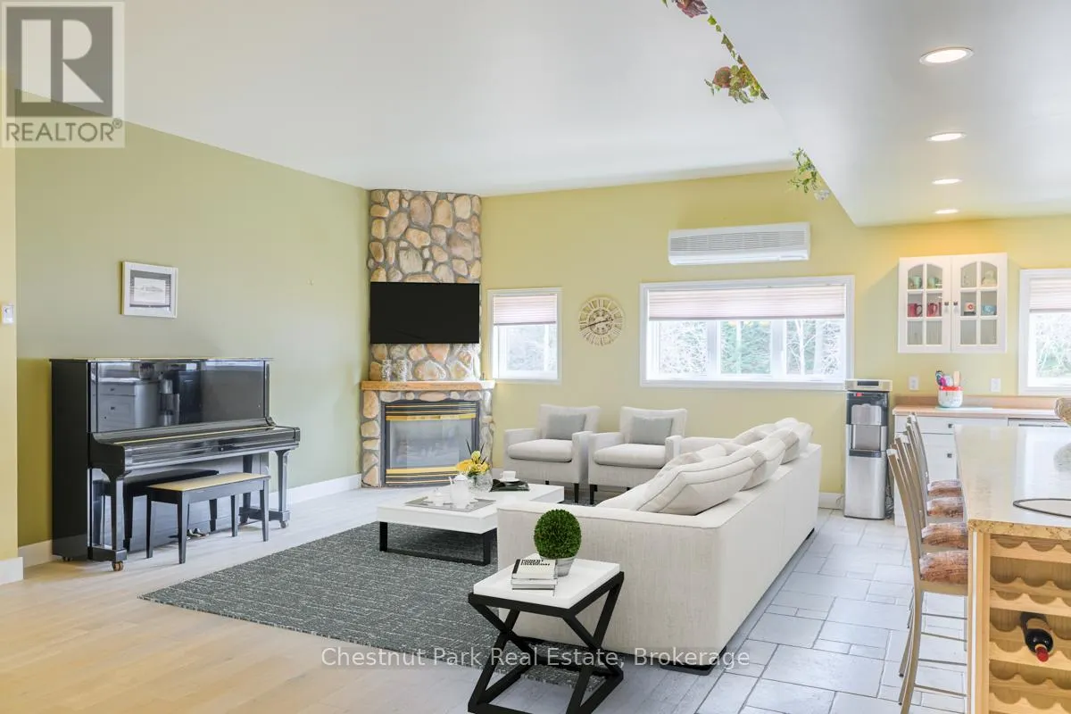 8 GEORGE WALK