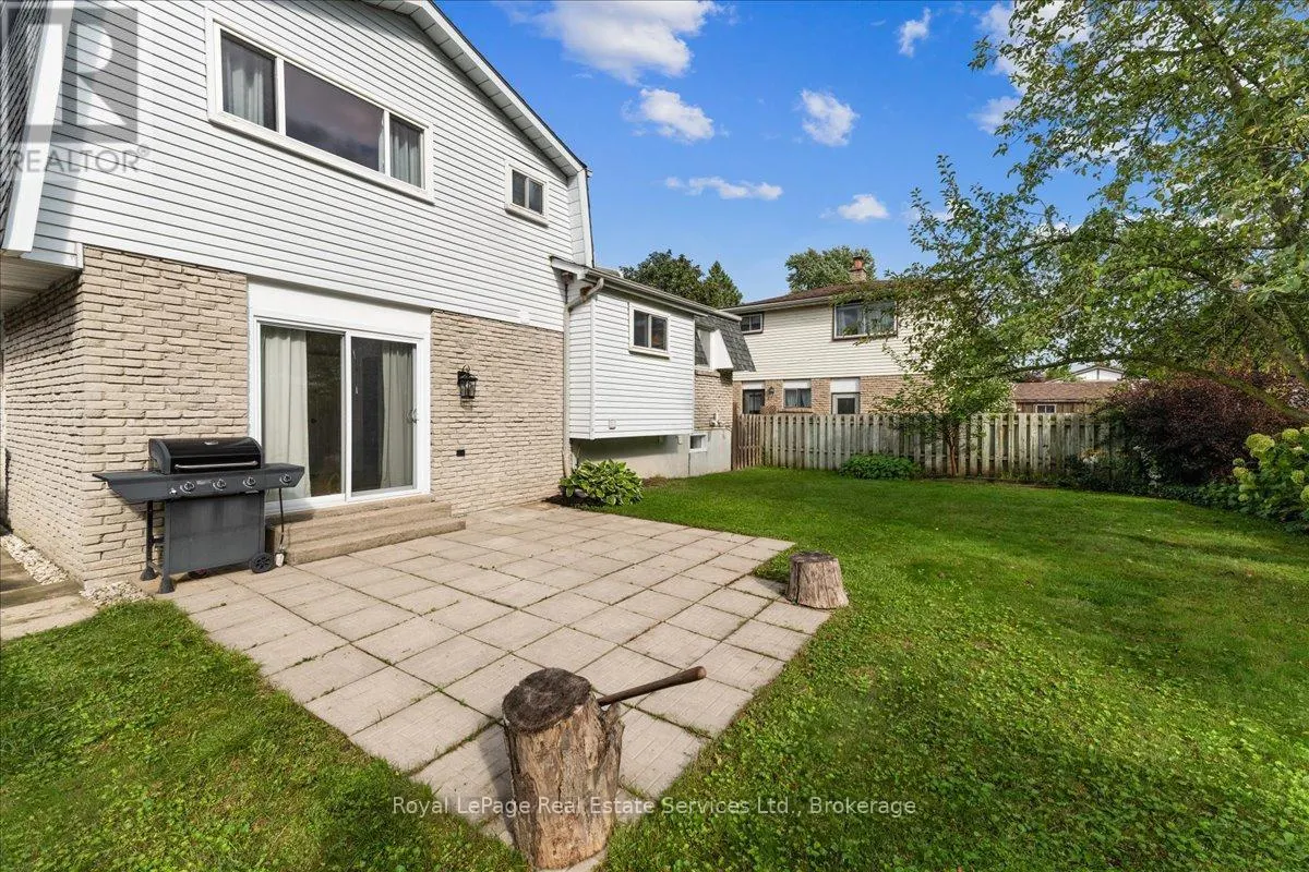 15 QUEENSDALE CRESCENT