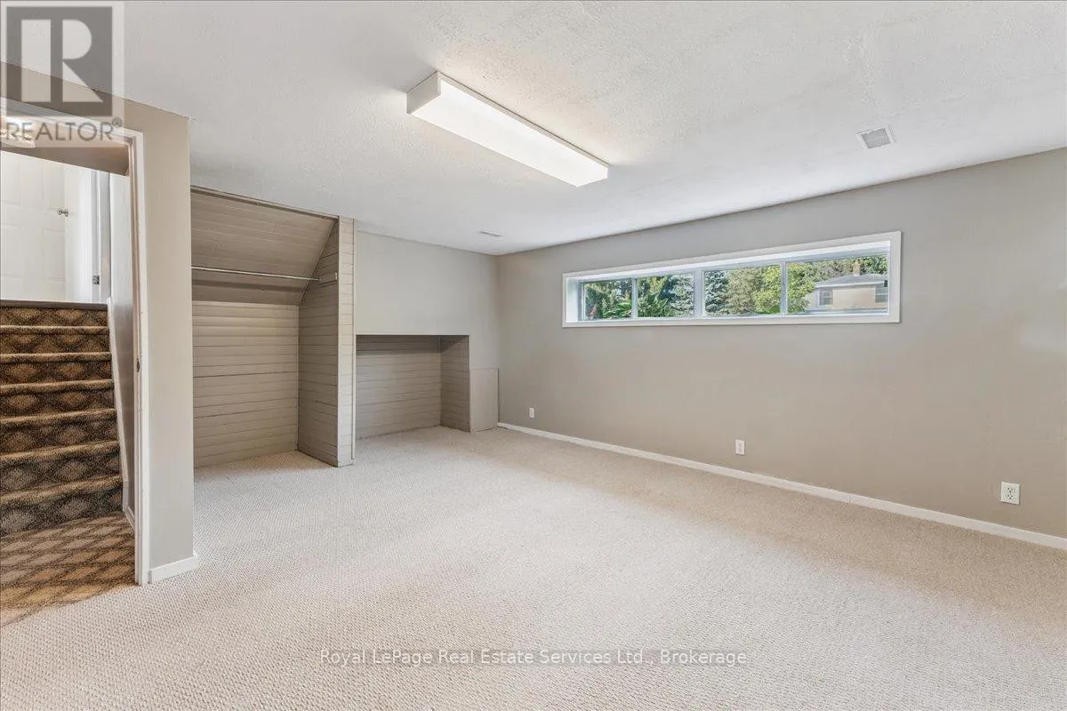 15 QUEENSDALE CRESCENT