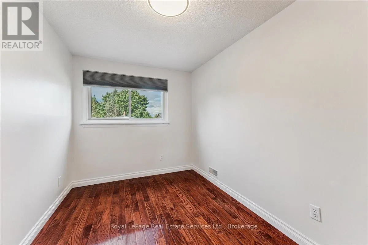15 QUEENSDALE CRESCENT