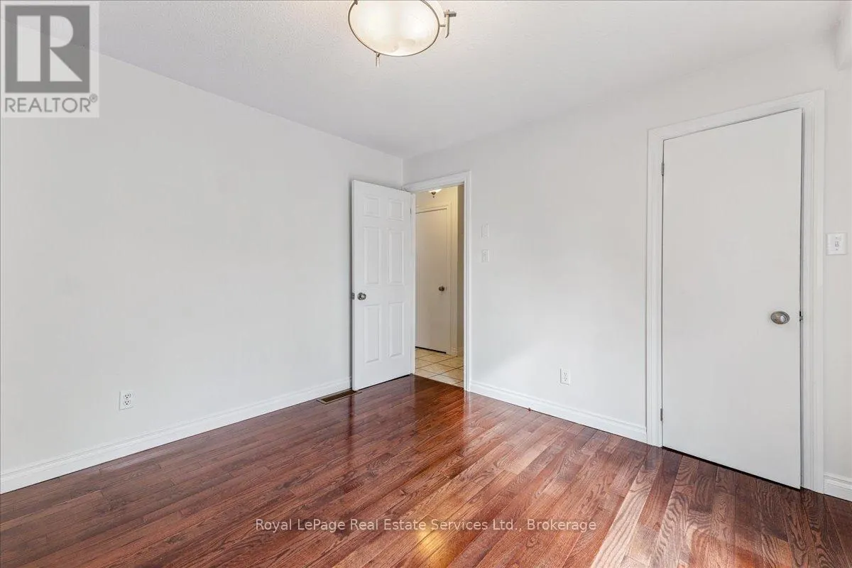 15 QUEENSDALE CRESCENT